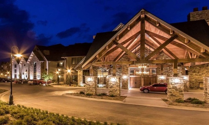 Big Cedars Apartment | Thanksgiving relaxation in Paradise Point, Hollister