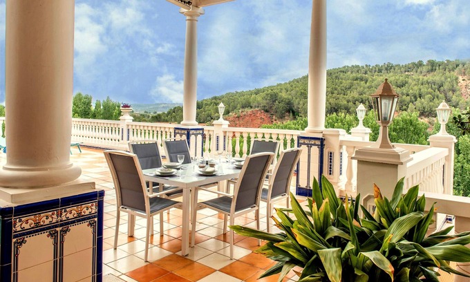 Anna House | That impress patio overlooking mountains and the sound of water in the fountain