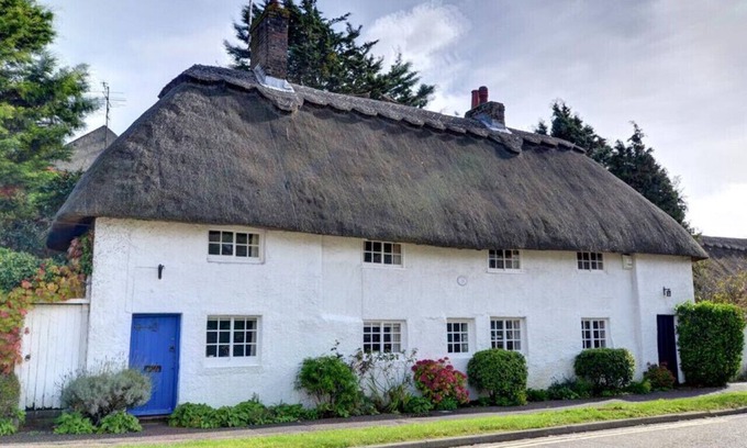 Shoreham-by-Sea House | Thatch Cottage - Four Bedroom House, Sleeps 6