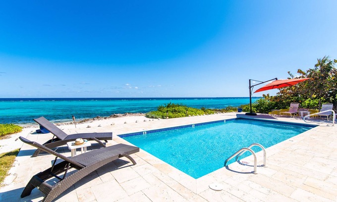 Rum Point Villa | 'Thatch Hill' is a gorgeous 3 Bedroom beachfront villa in Rum Point