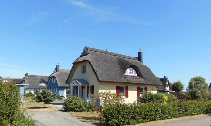 Ummanz House | Thatched cottage sunshine