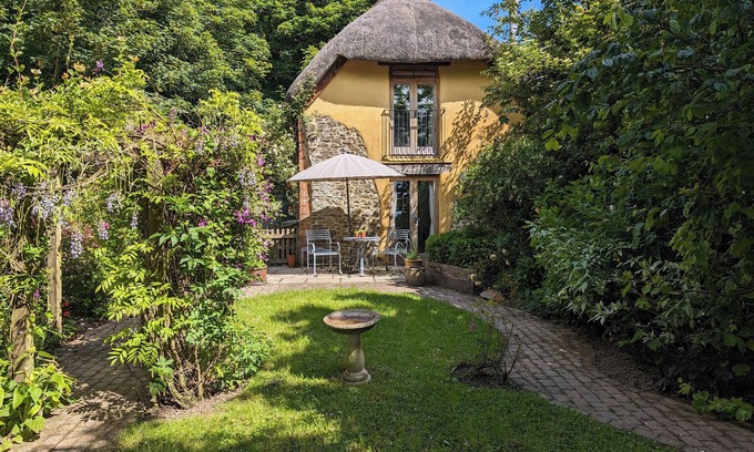 Holsworthy Cottage | Thatched one bedroom cottage, with private enclosed garden.