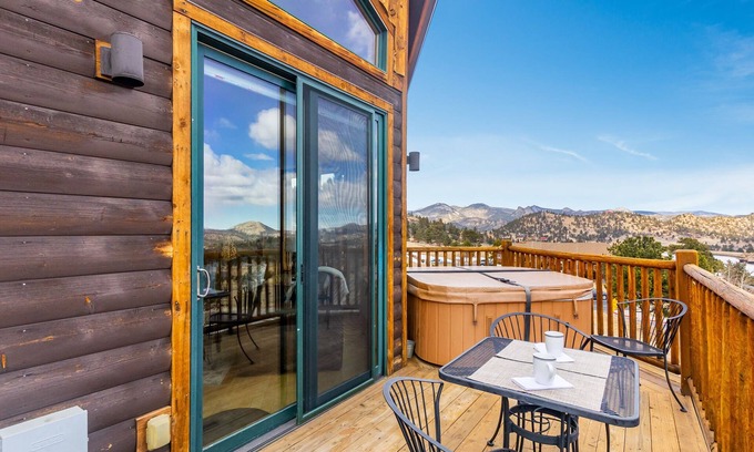Estes Park Condo | Thatchtop Mountain at Mary's Lake w/HOT TUB!