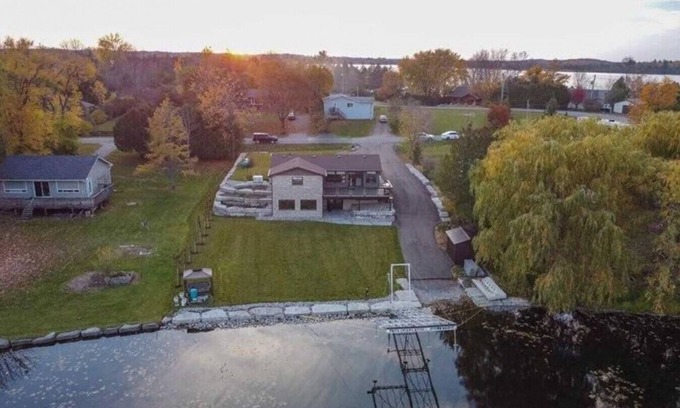 Selwyn Cottage | Thaya Cottage · Chemong Lake
