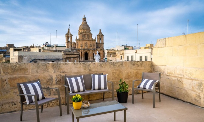 Siggiewi House | "the 10 square" - A townhouse situated in the heart of Siggiewi Village Square