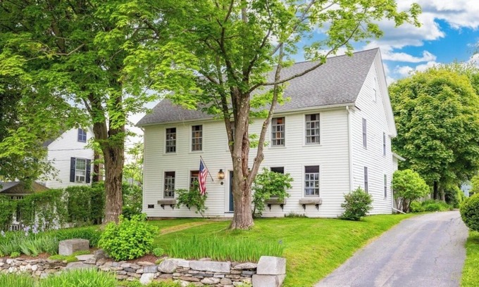 Litchfield Historic District House | The 1782 Darling House on the Litchfield Green