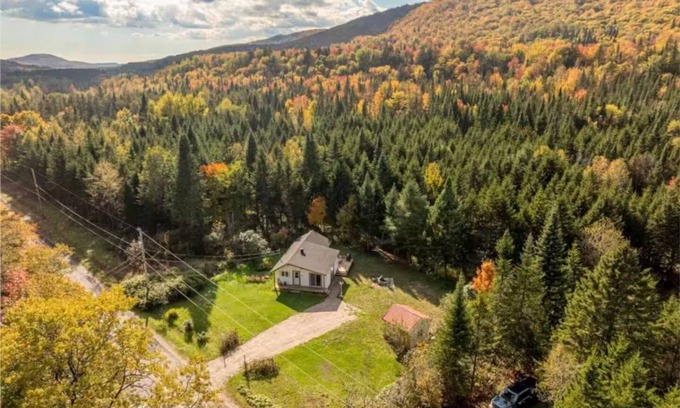 Saint-Raymond Cottage | The 1837: Your cozy, pet-friendly escape in the heart of nature