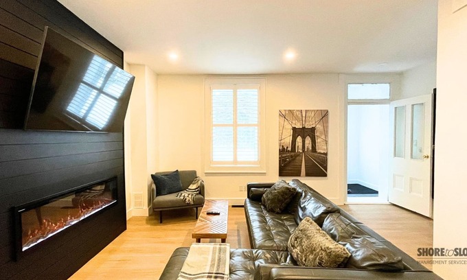 Collingwood House | The 1883 Century Hotel Suite