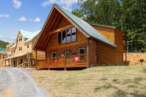 Pigeon Forge House | The 3 Bears is a newly built 3 Bedroom Cabin only 3 minutes from the Parkway!