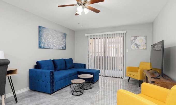 Brownsville Condo | The 3 Queen Modern by 802 & Paredes