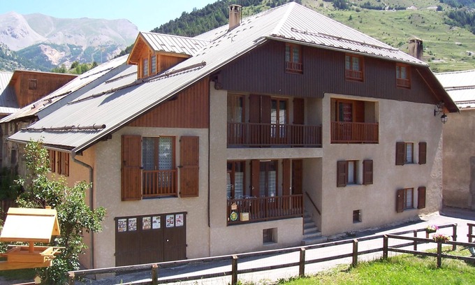 Ceillac Apartment | The 4 seasons in the Parc du Queyras, hikes for all.