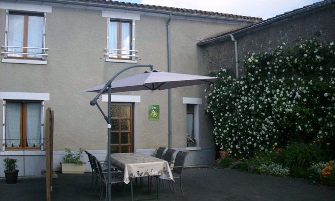 Menomblet Cottage | The 4 Seasons Le Puy Poutier Menomblet