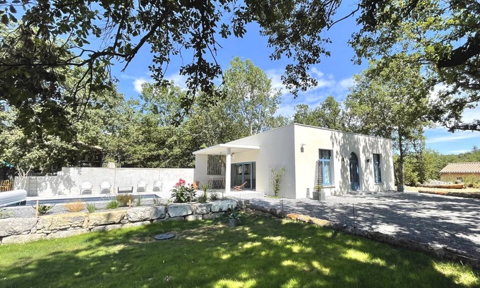 Saint Alban Auriolles Villa | The 4* Summer Pavilion - elegant and bright