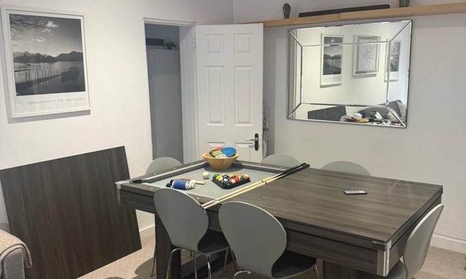 Kensal Green House | The 8 ball getaway