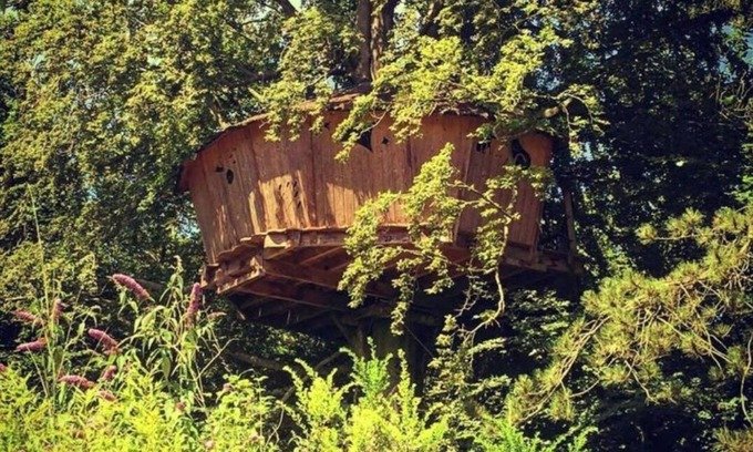 Wail Cabin | The 8-metre-high Au fil de l'eau hut