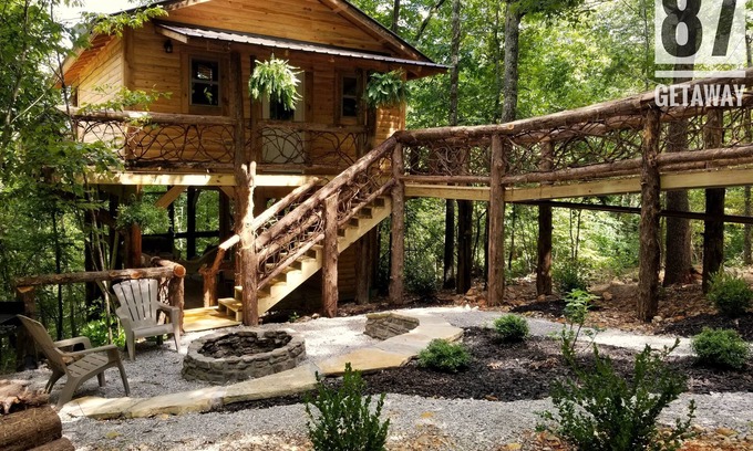 Newnata Cabin | The 87Getaway Secluded Treehouse Escape