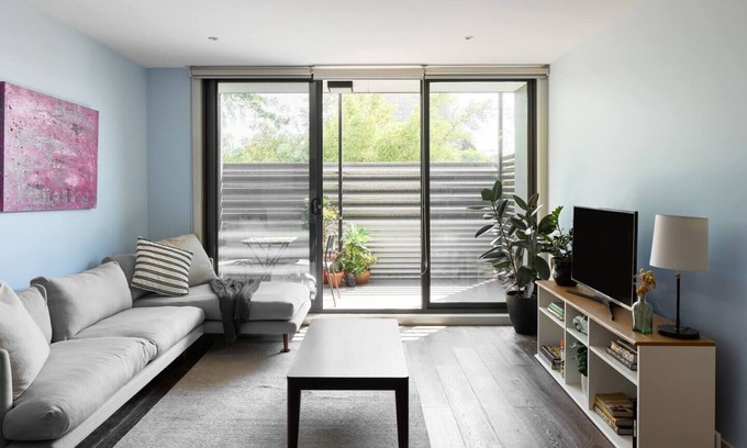 Abbotsford Apartment | The Abby Contemporary Inner city Convenience