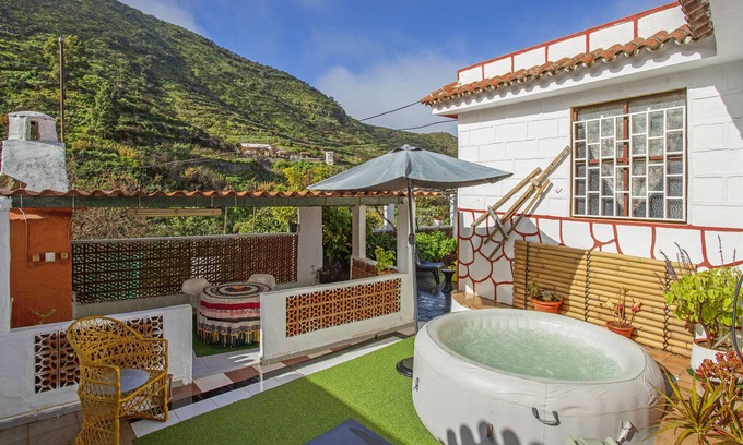 Juncalillo House | The Aboriginal Cave House "La Cueva del Drago" with Mountain View, Garden & Wi-Fi