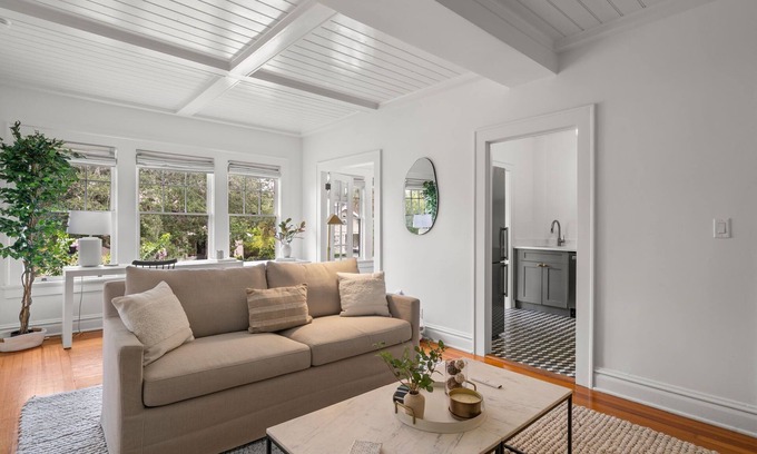 Hyde Park Apartment | The Adaline #8 - Luxury Second Floor Bayshore Apt!