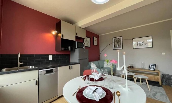 Vendresse House | The Adelaide Boudoir, Charmant gîte avec lit king size et accès PMR