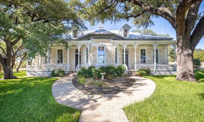 Lampasas House | The Adelphia: Historic Ranch Estate with Guest Cottage on 18 Acres