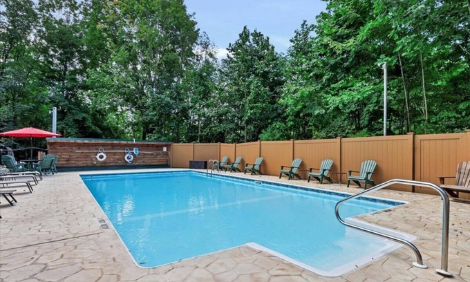 Lake George House | The Adirondacker- Spacious 4-bedroom house in charming Lake George with AC, WiFi