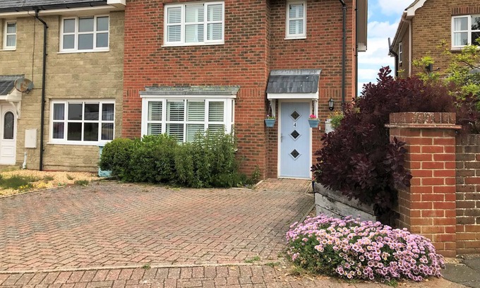 Totland Bay Cottage | The Afton - a house that sleeps 6 guests in 4 bedrooms