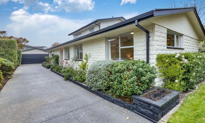 Burnside House | The Airport Homestay House