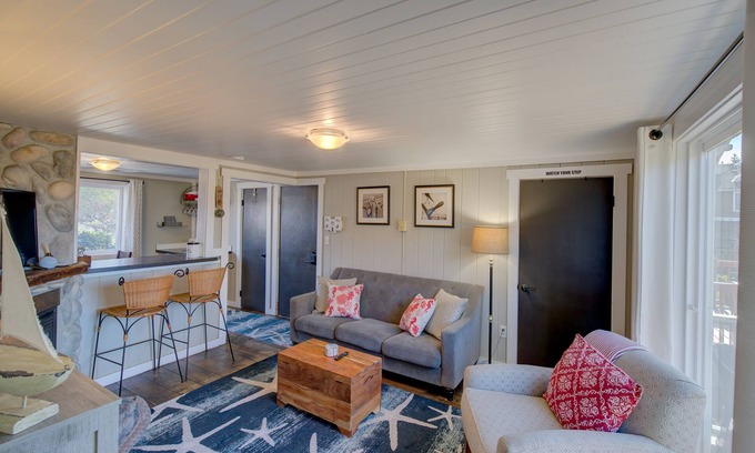 Long Beach Apartment | The Akari Bungalow #5