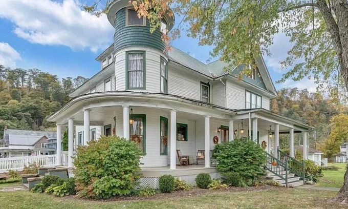Alderson Bed & Breakfast | The Alderson Inn