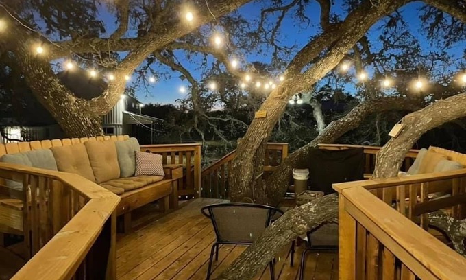Dripping Springs Hotel | The Alexander at Creek Road
