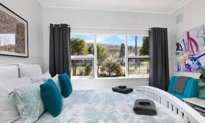 Mittagong House | The Alfred, Mittagong. Easy walk to cafes and pubs.