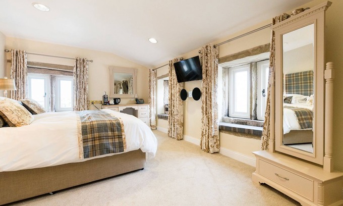 Colne Hotel | The Alma Inn