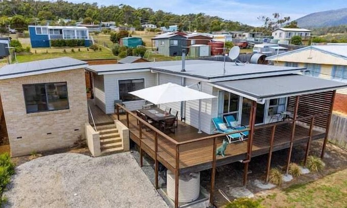 Kingborough House | 'The Alonnah' Beach House - Main House Only
