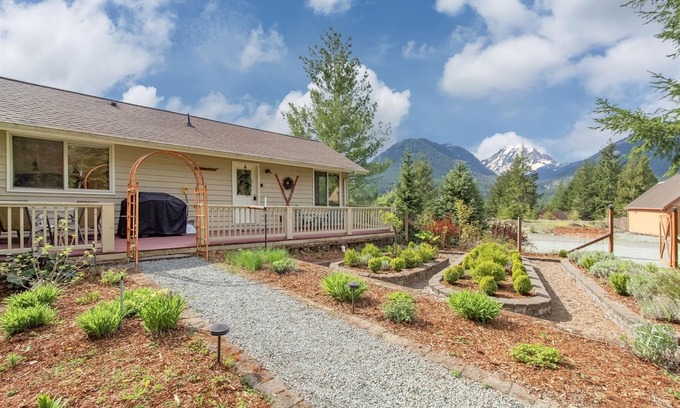 Packwood Cabin | The Alpenhaus | 2 Bed, 1 Bath