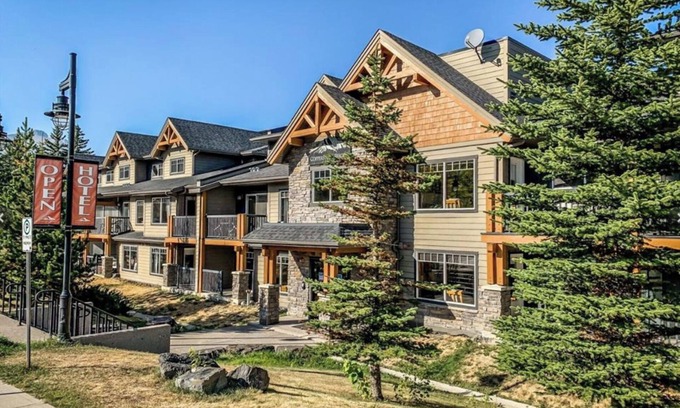Dead Man's Flats Apartment | The Alpine Haven