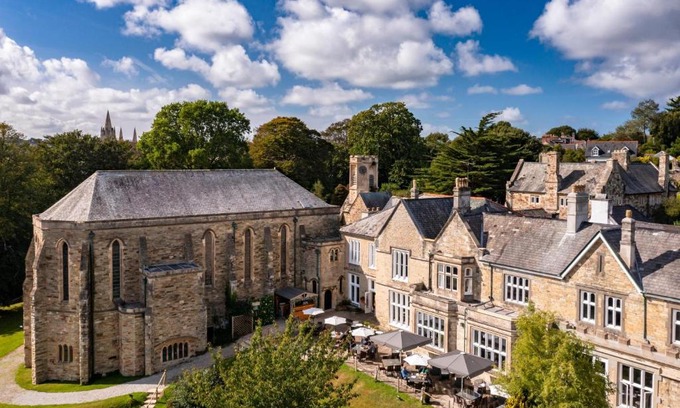 Truro Hotel | The Alverton