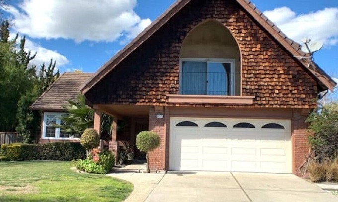 Mission Valley House | The Amapola: Large Home in Fremont W/AC & Parking