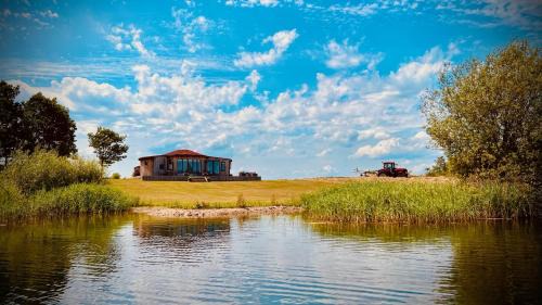 Newark Apartment | The Angel - Luxury Lakeside Lodge