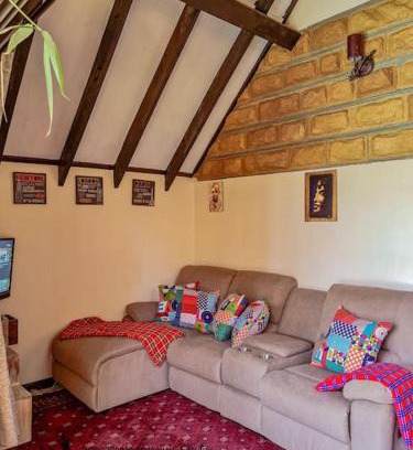 Nairobi Ski Chalet | The Annex at 64 : Cozy, rustic cottage/treehouse