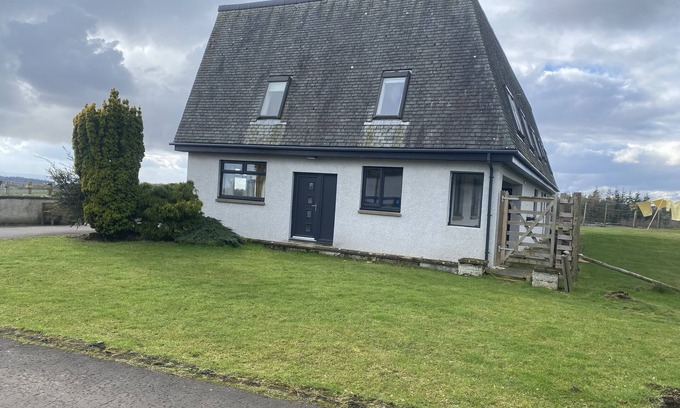 Alloa House | The Annex at Meeks Park immaculate 2 bed