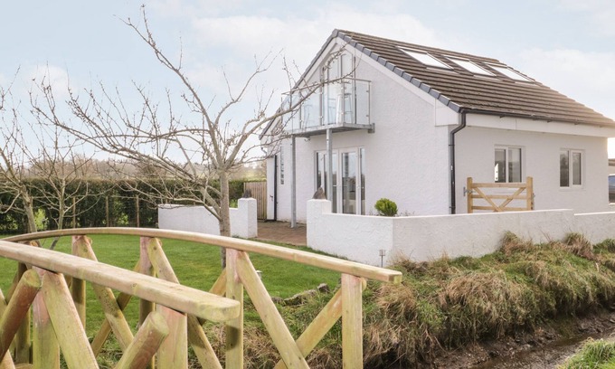 Newland Near Ulverston Cottage | THE ANNEX, pet friendly, with a garden in Ulverston