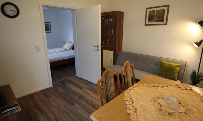 Alsfeld Apartment | The apartment offers a living/bedroom with a laminate floor, a complete kitchenette with fridge/freezer combination and a completely new, stylish bathroom on a total living space of approx. 40 sqm.
