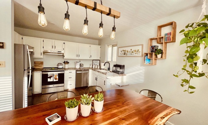 West Colorado Springs Apartment | The Apartment Suite! Private Hot Tub w/Mountain Views