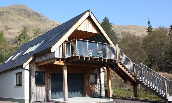 West Laroch Cottage | THE APARTMENT, with a garden in Ardgour