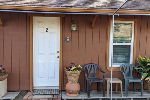 Pinehurst Ski Chalet | The Apple Place Room #2