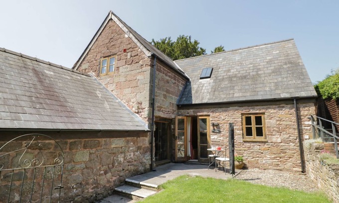 Whitchurch Cottage | THE APPLE STORE, pet friendly in Whitchurch, Herefordshire