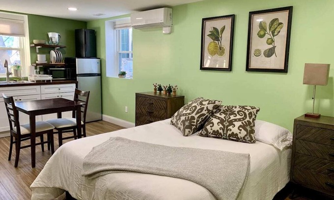 Jamaica Hills - Pond House | The Arbor Retreat