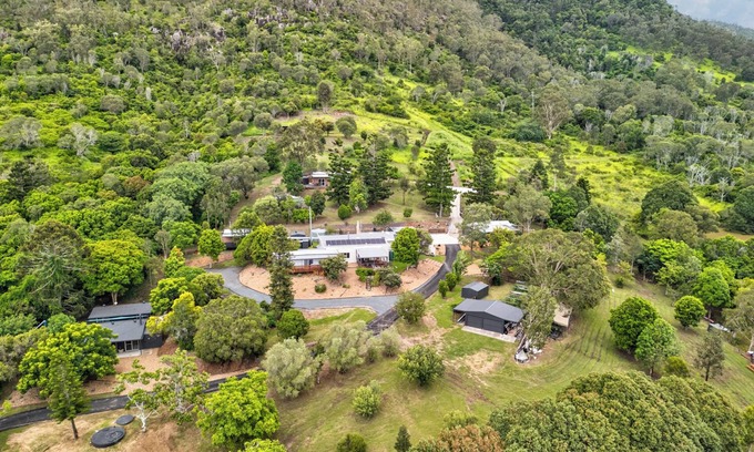 Mount Archer Cabin | The Archer Retreat – Ideal for Large Groups, DIY Events & Unforgettable Stays
