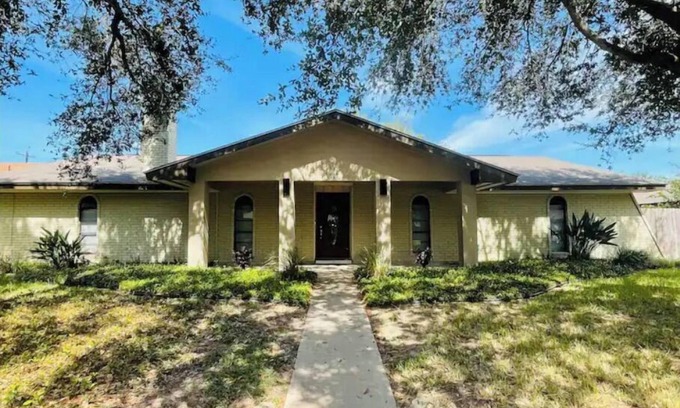 McAllen House | The Arches